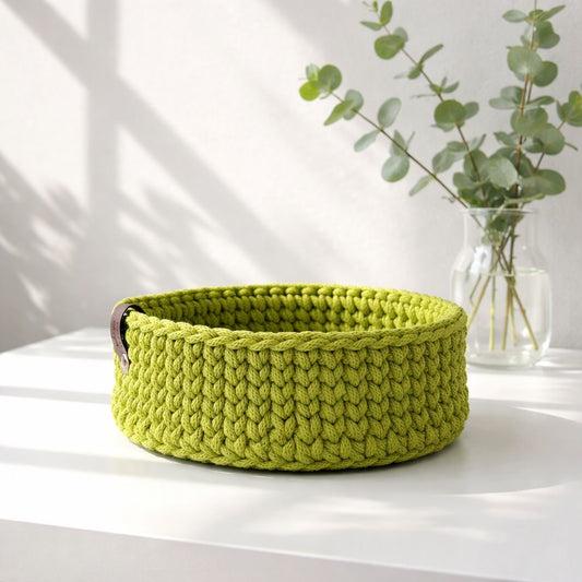 Handgehäkelter Aufbewahrungskorb in natürlichen Farben