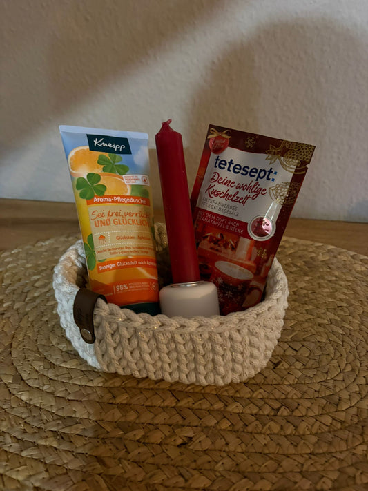 Wellnessbereich (Selbstgehäkelte Körbchen auch in anderen Farben erhältlich)